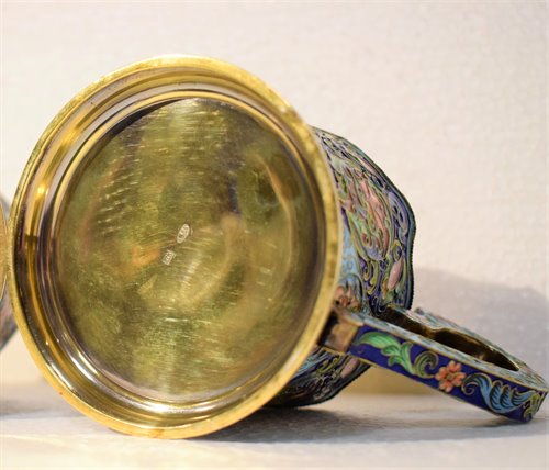 raro set di 6 tazze in argento dorato e smalti